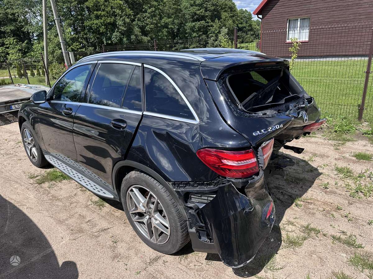 Mercedes-Benz GLC220