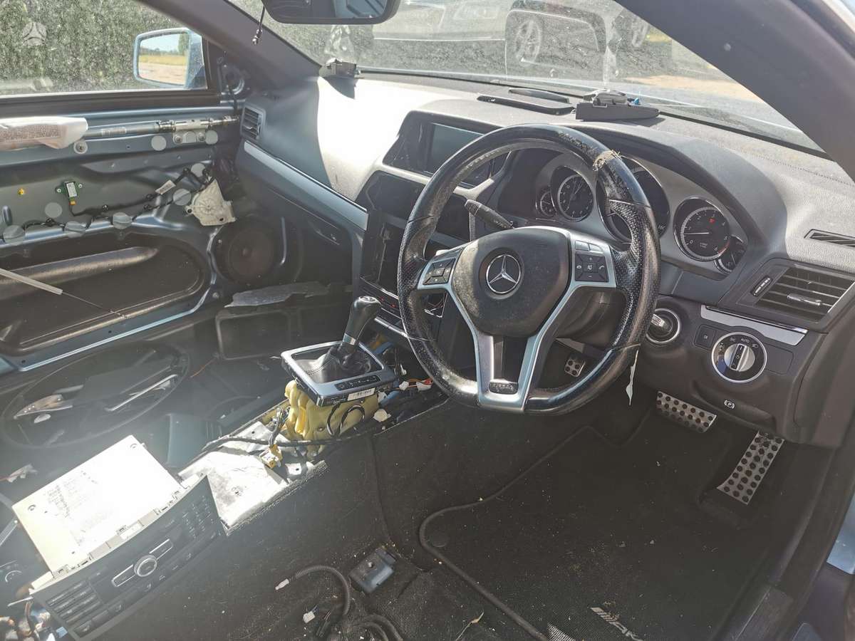 Mercedes-Benz E350 dalimis