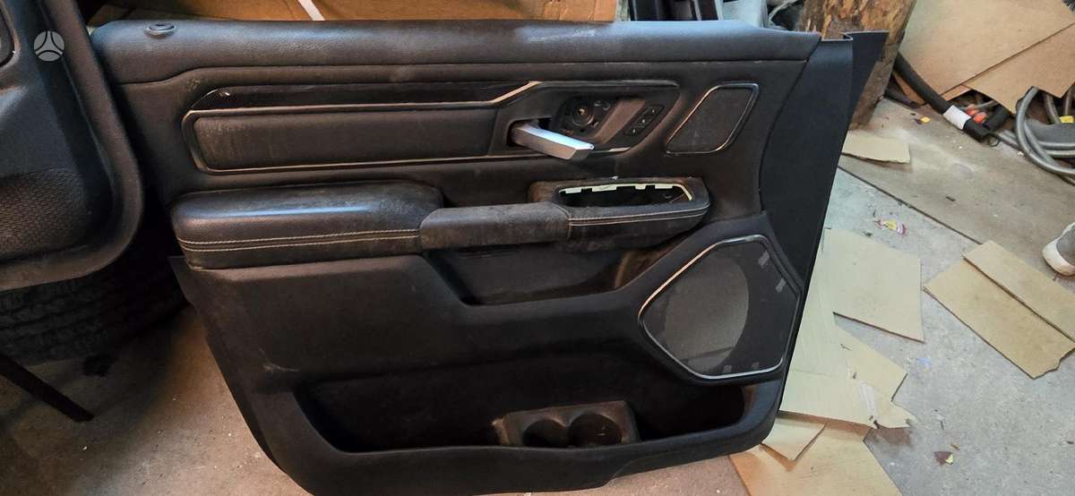Dodge Ram детали салона