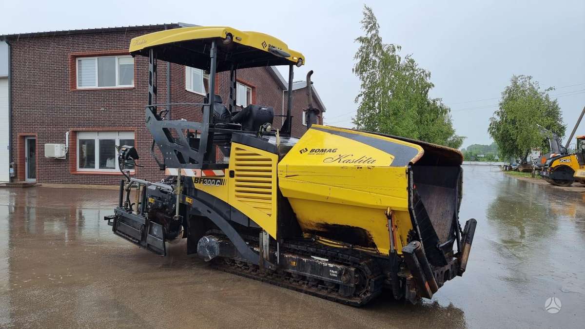 Bomag BF 300, paving machinery