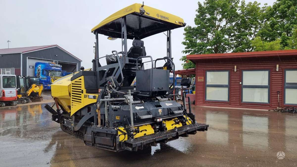 Bomag BF 300, kelių tiesimo mašinos