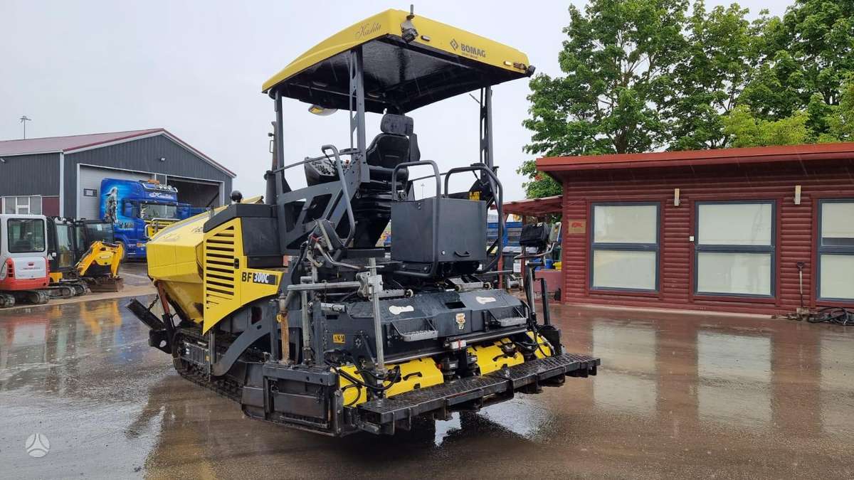Bomag BF 300, paving machinery