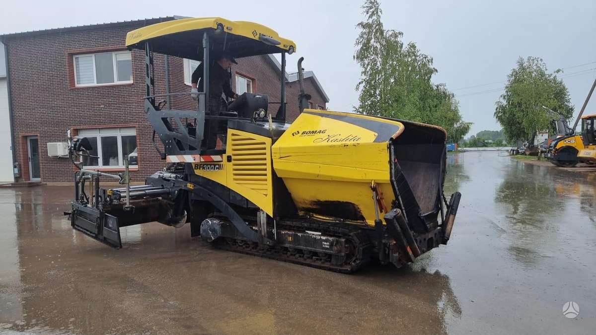 Bomag BF 300, kelių tiesimo mašinos