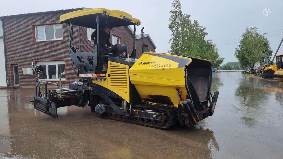 Bomag BF 300, paving machinery