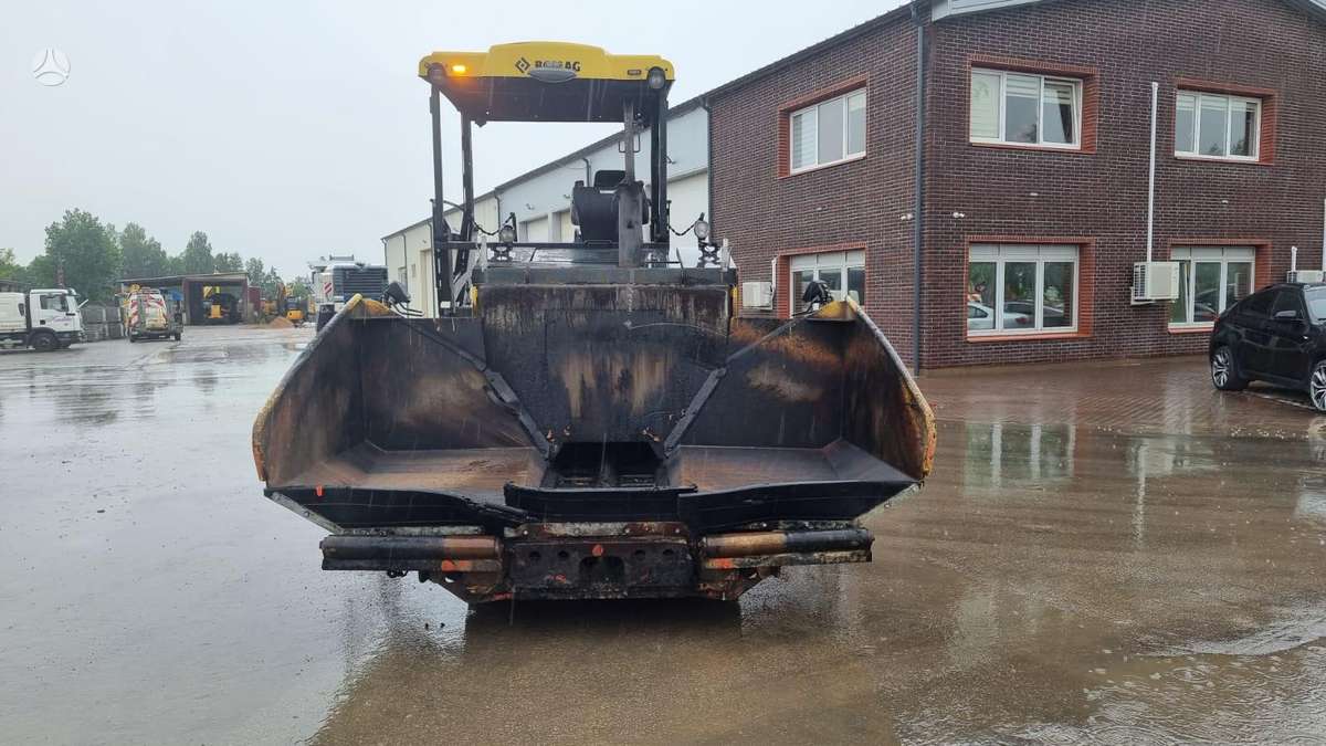 Bomag BF 300, paving machinery
