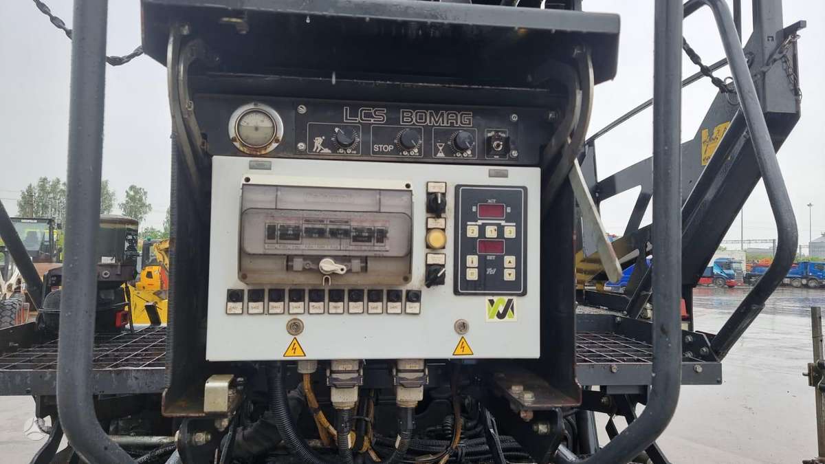 Bomag BF 300, paving machinery