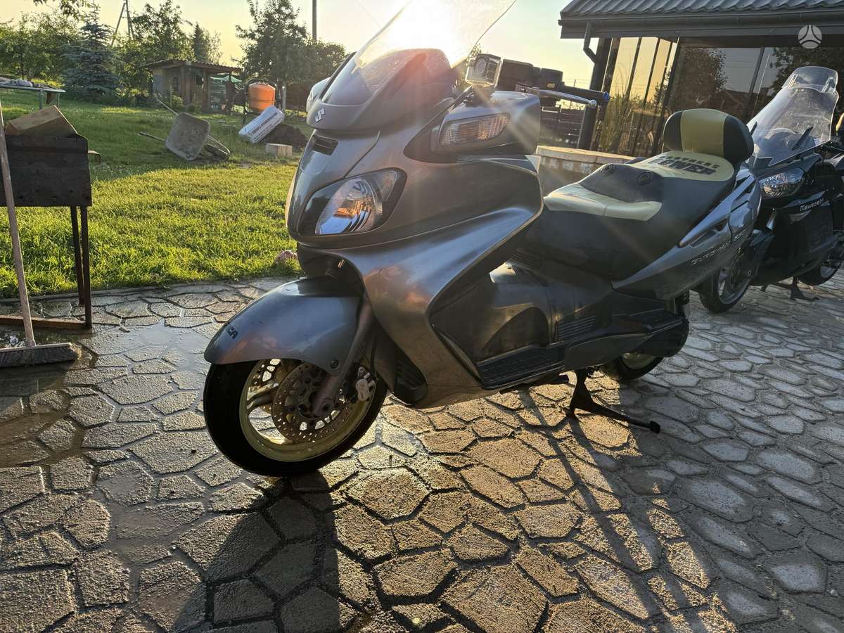 Suzuki Burgman 650cc, scooters / mopeds
