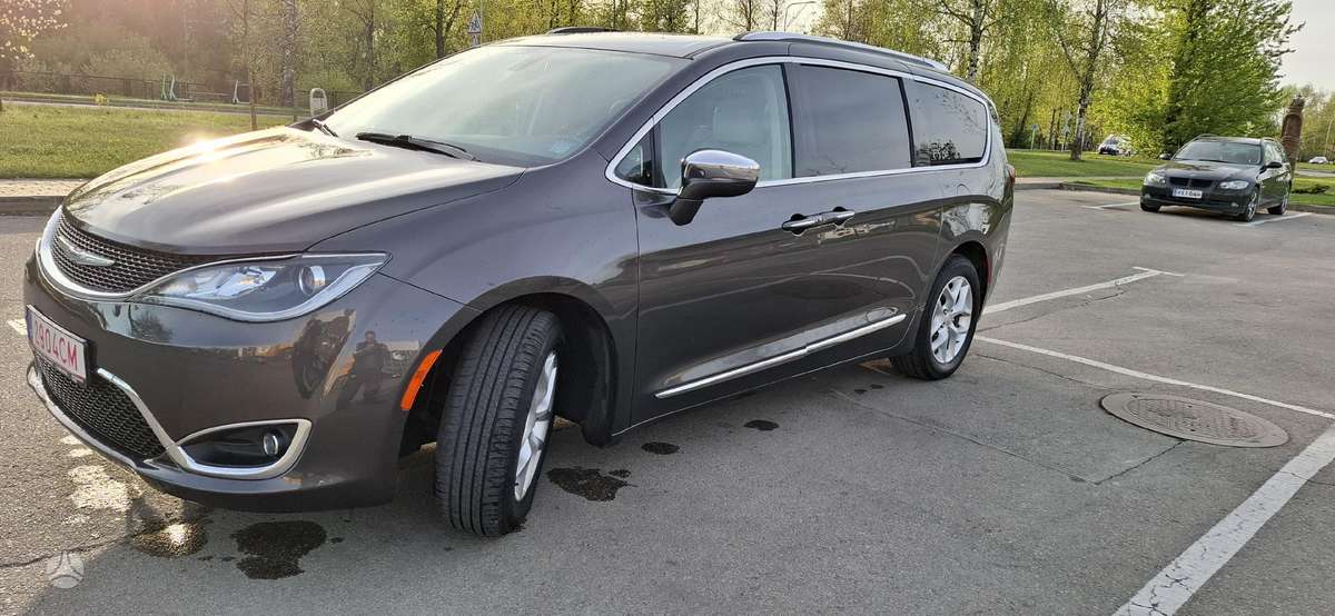 Chrysler Pacifica - 2