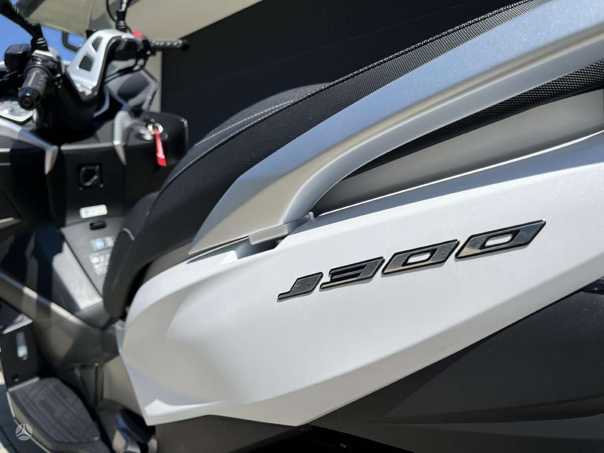 Kawasaki J 299cc, scooters / mopeds