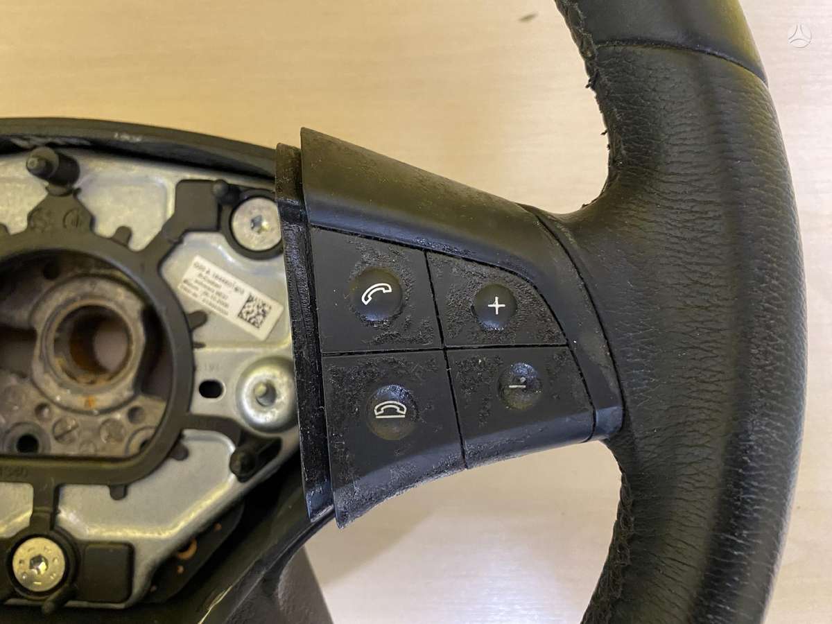 Mercedes-Benz ML klasė steering wheel