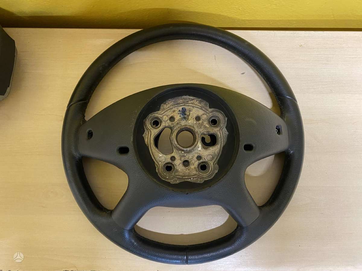 Mercedes-Benz ML klasė steering wheel