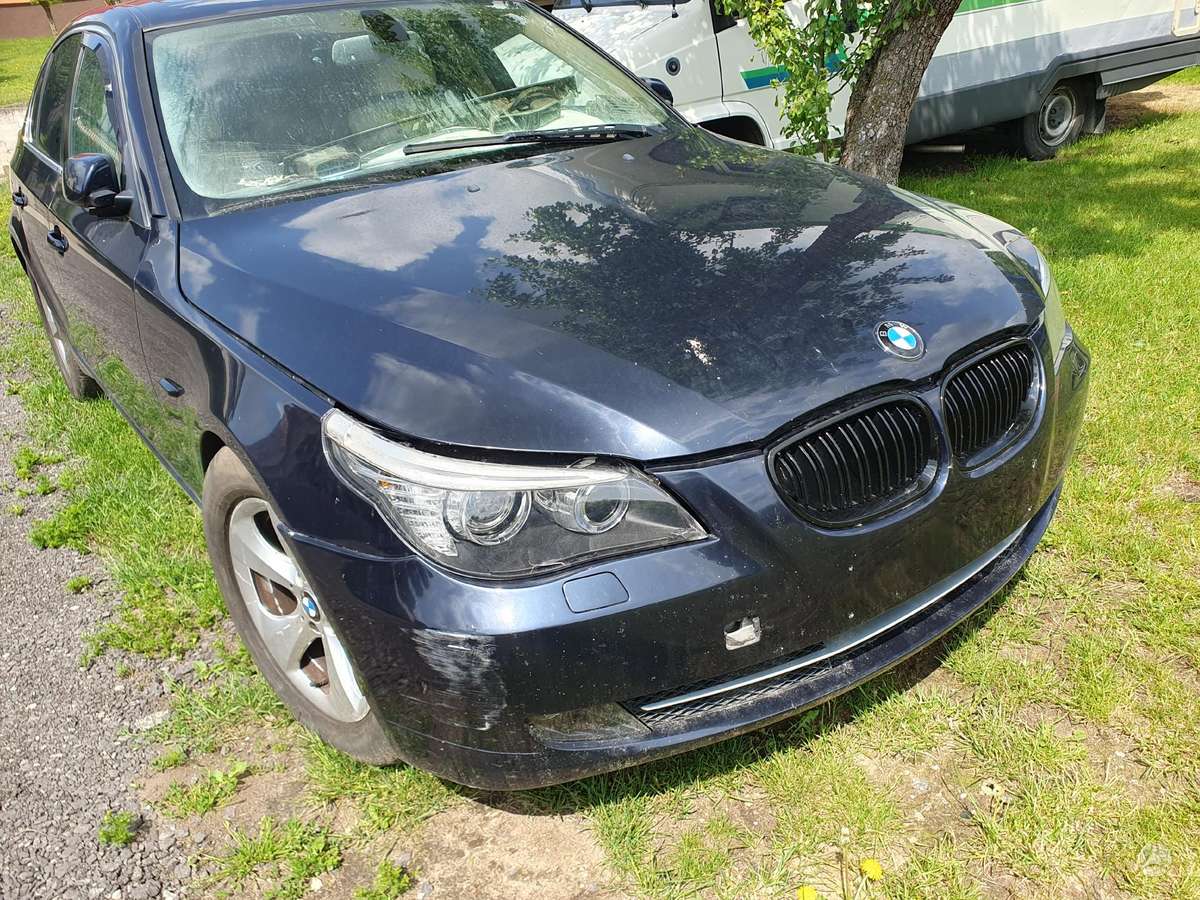 BMW 528 Dalimis