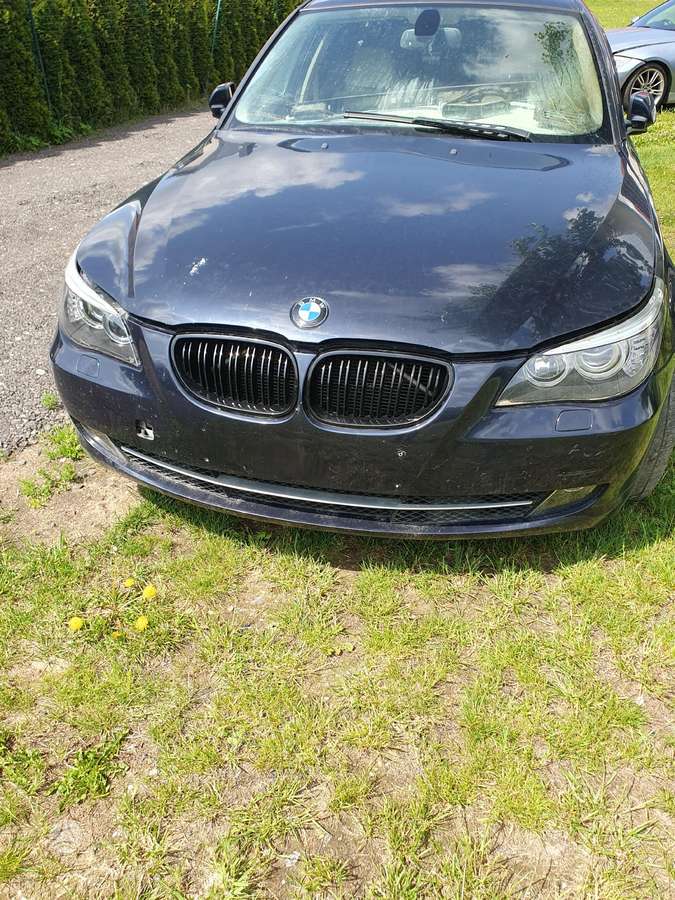 BMW 528 Dalimis