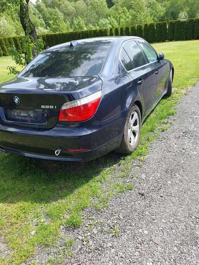BMW 528 Dalimis
