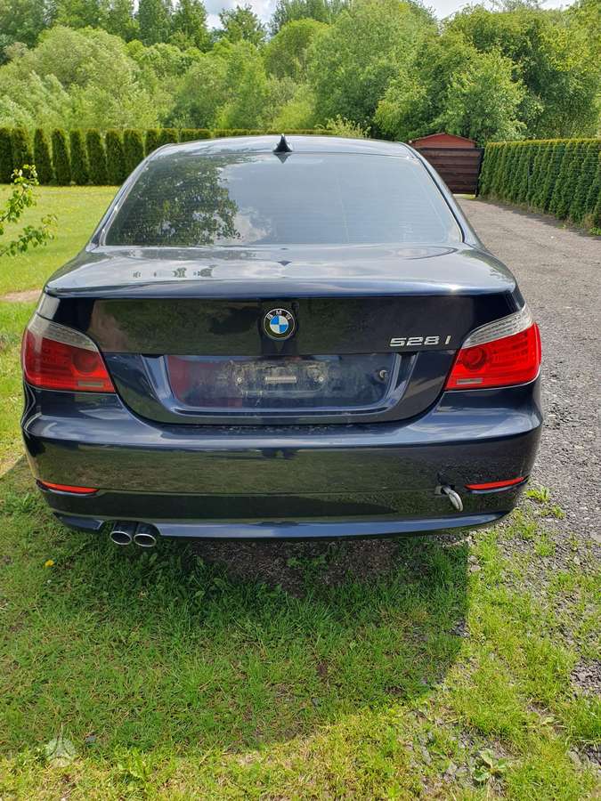 BMW 528 Dalimis