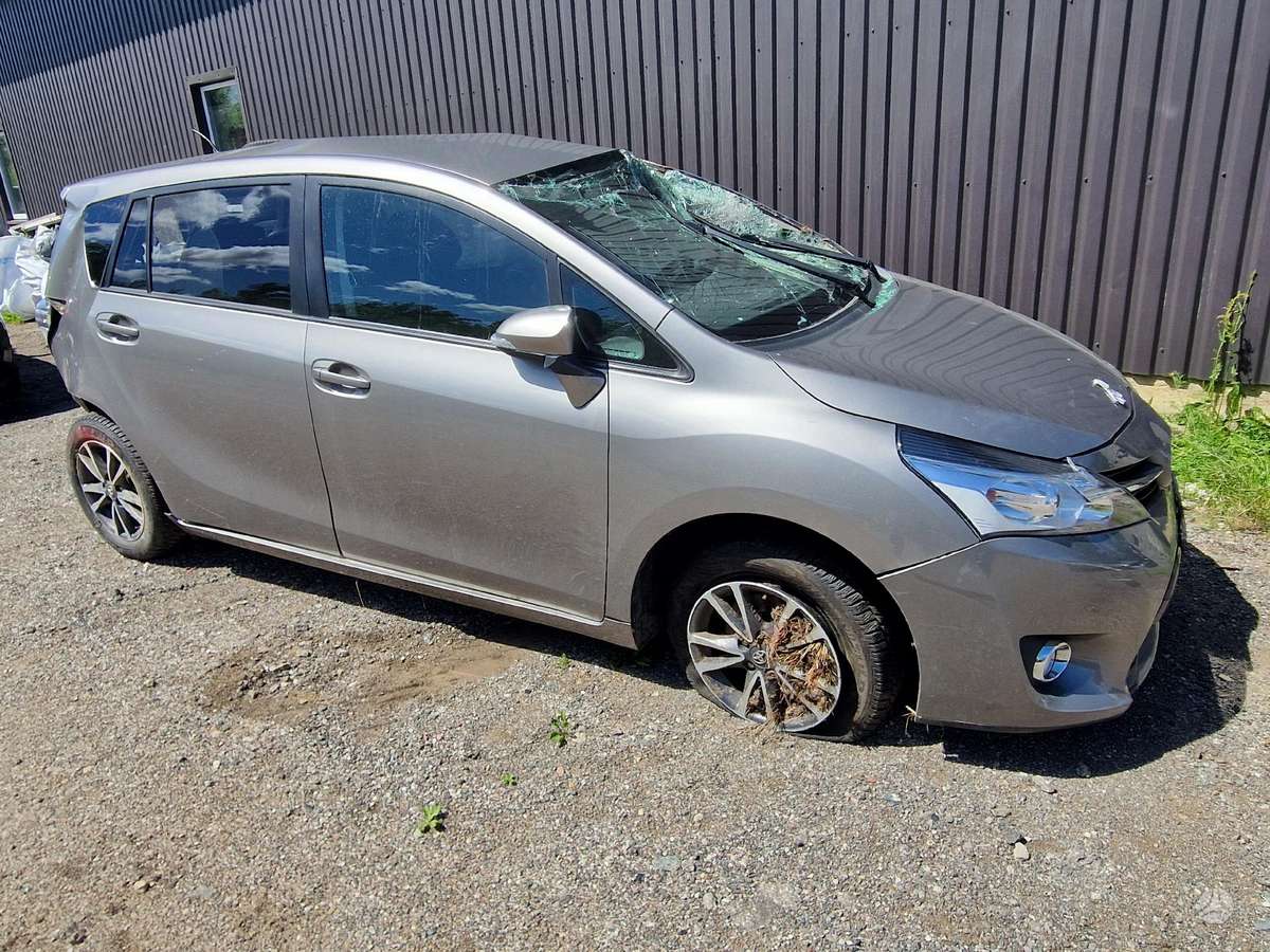 Toyota Verso dalimis