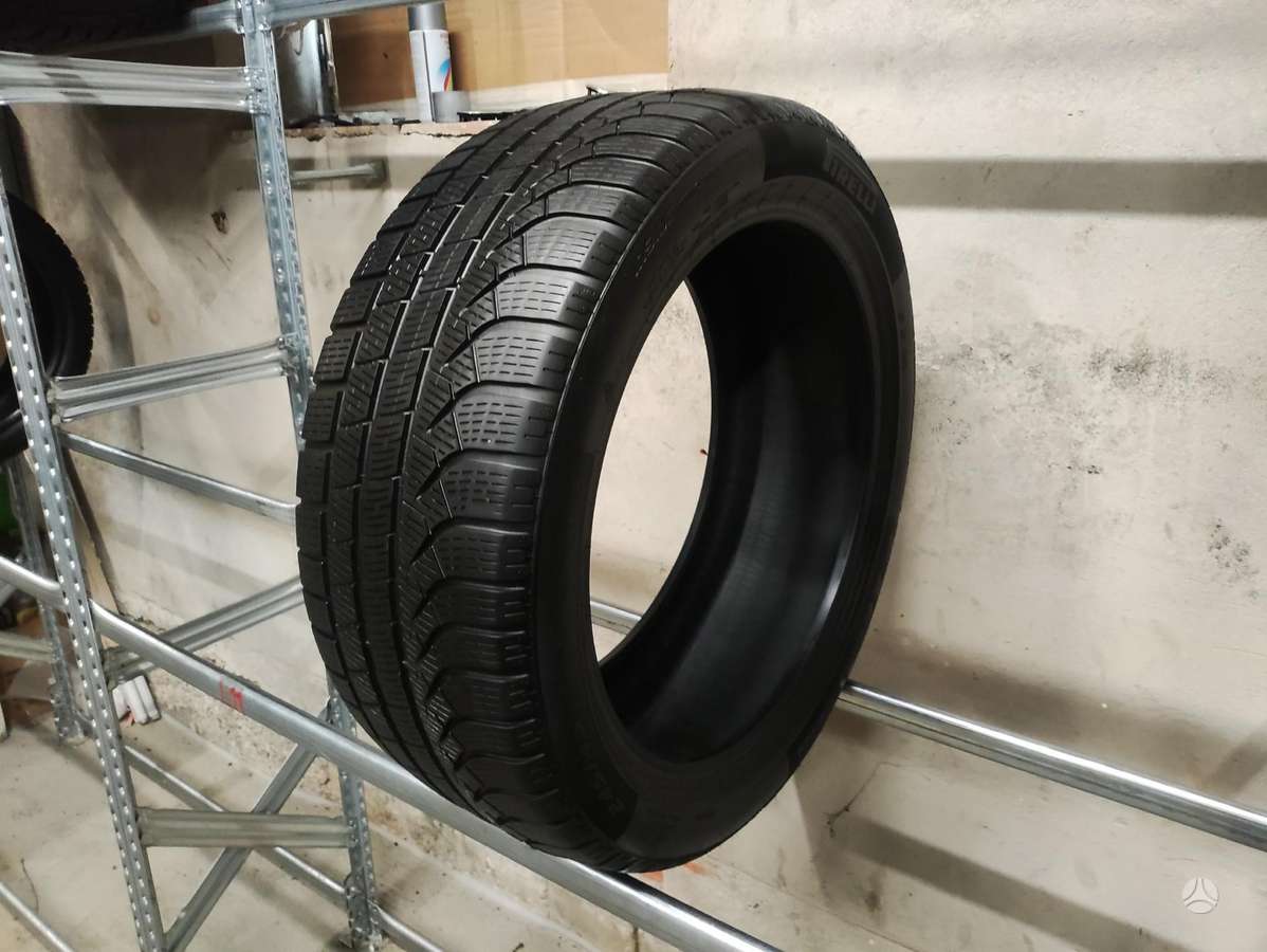 Pirelli PZero Winter apie 6mm, winter 245/45 R19