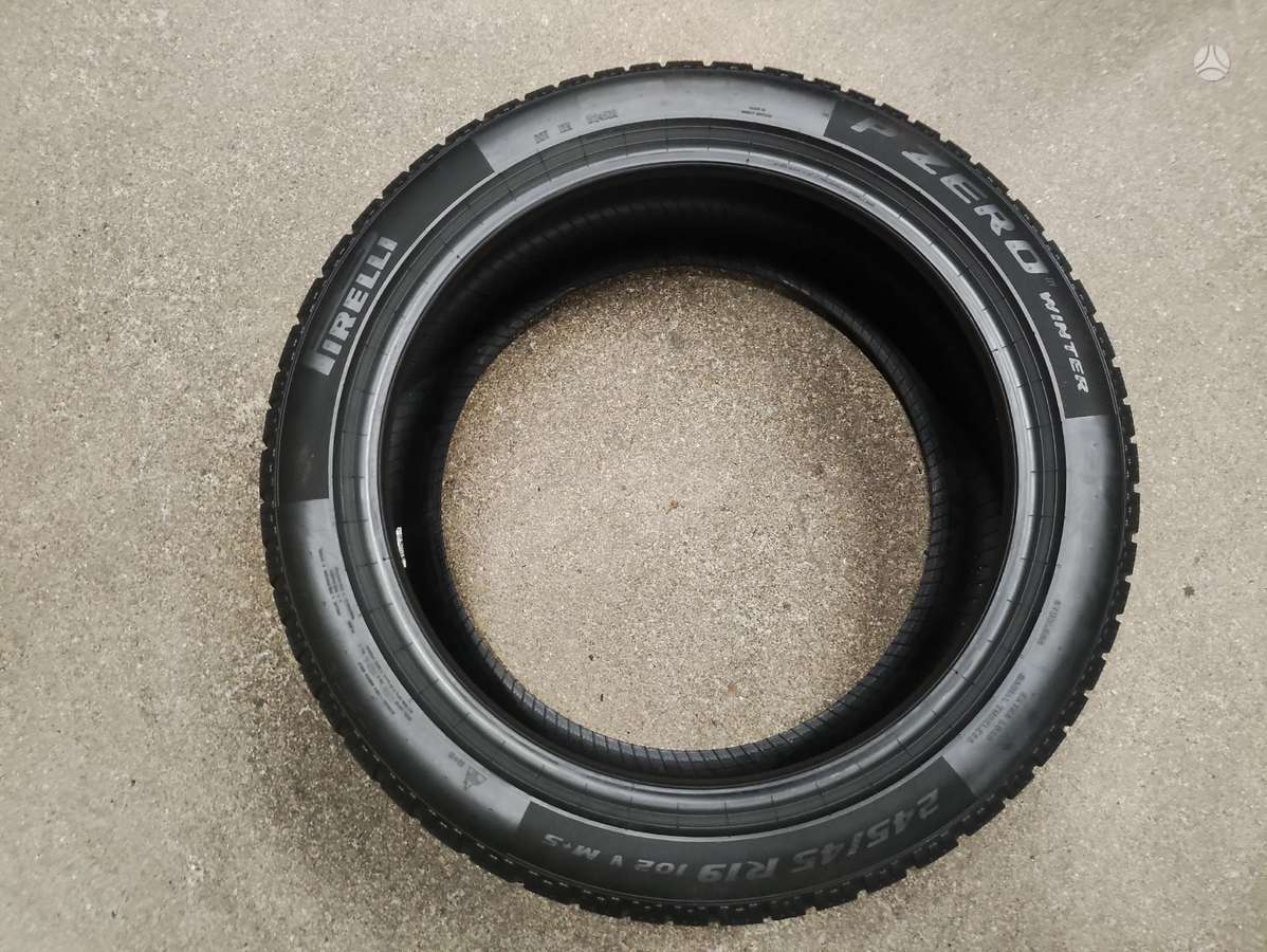 Pirelli PZero Winter apie 6mm, winter 245/45 R19