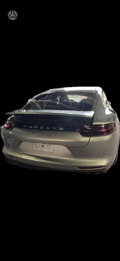 Porsche Panamera dalimis