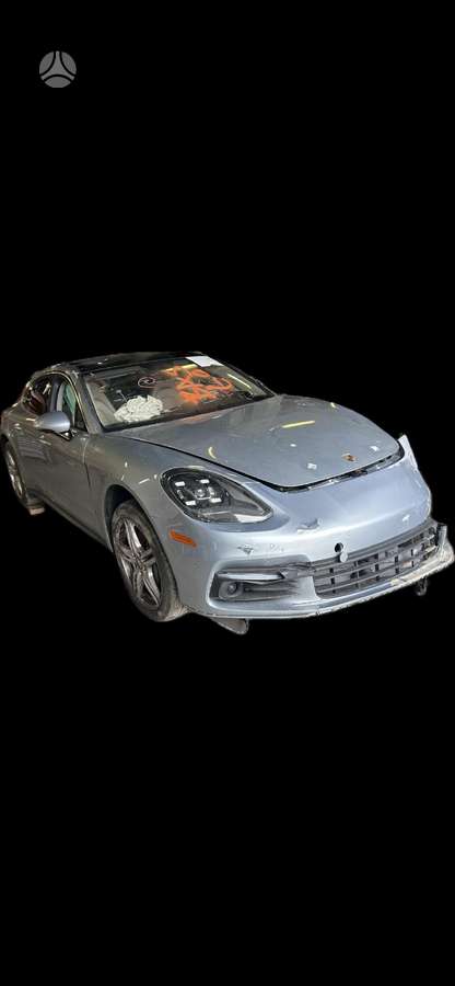 Porsche Panamera dalimis