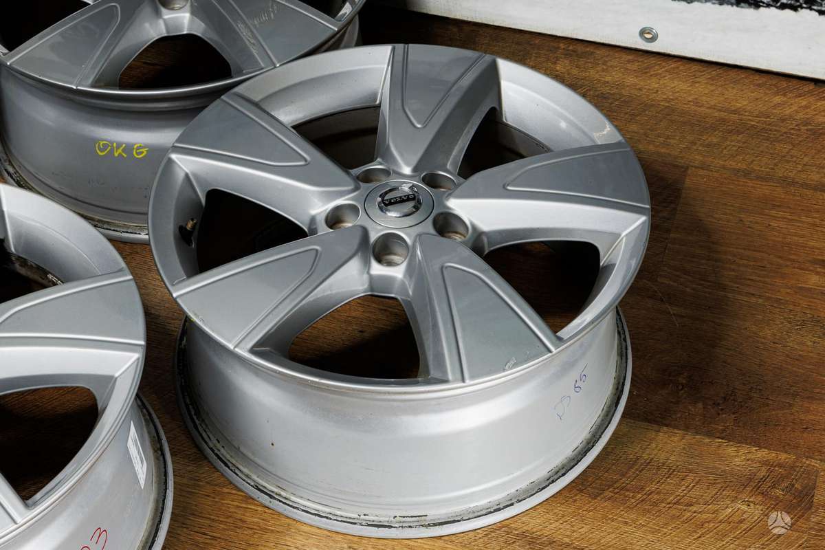 -Kita- Volvo, light alloy, R17