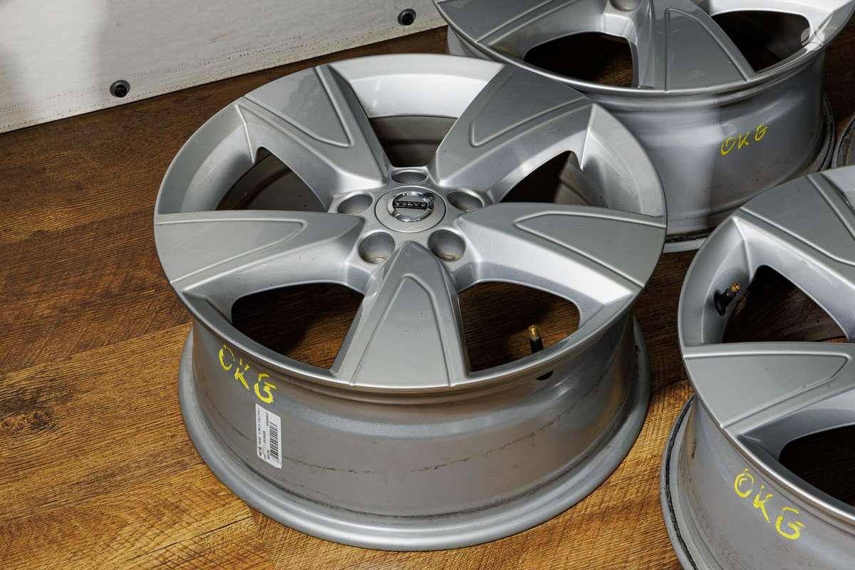 -Kita- Volvo, light alloy, R17