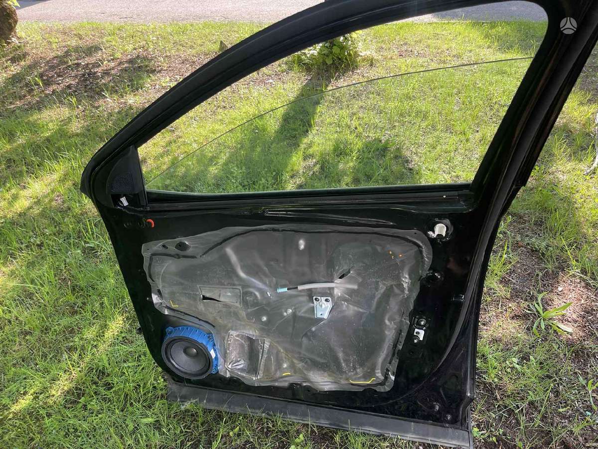 Hyundai Tucson doors
