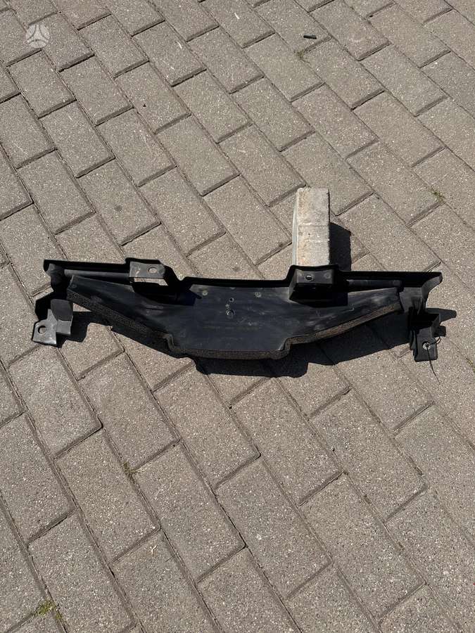 Toyota Yaris двери, фары