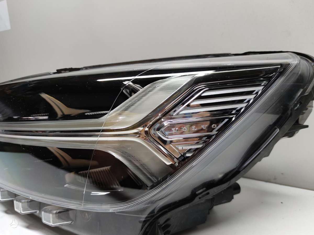 Volvo XC40 lights