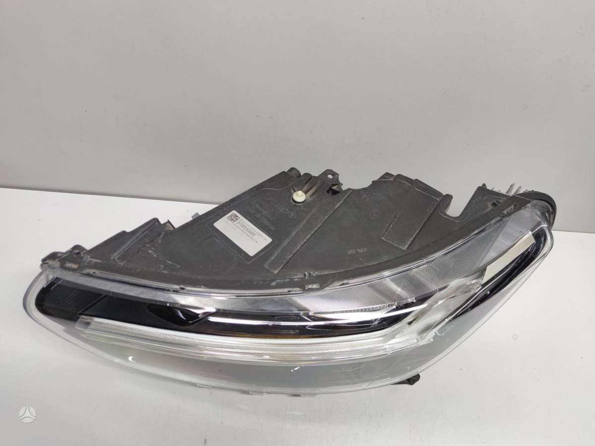 Volvo XC40 lights