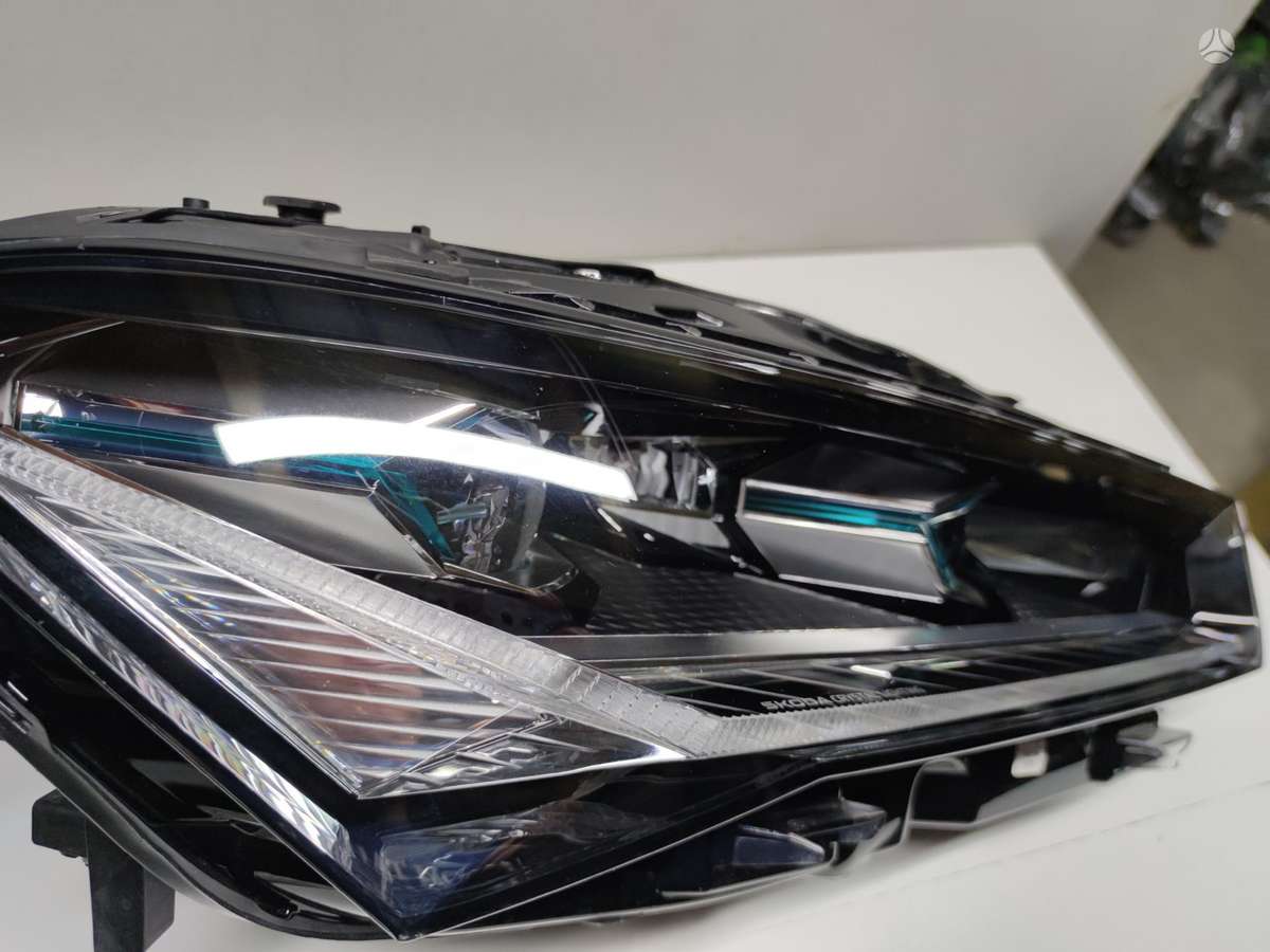 Skoda Superb lights