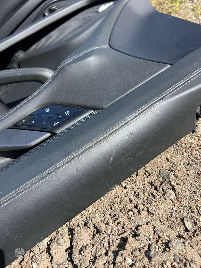 Porsche Taycan Kompelktinis salonas