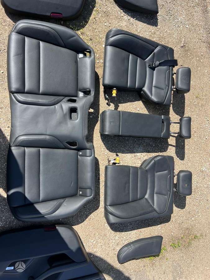 Porsche Taycan Kompelktinis salonas