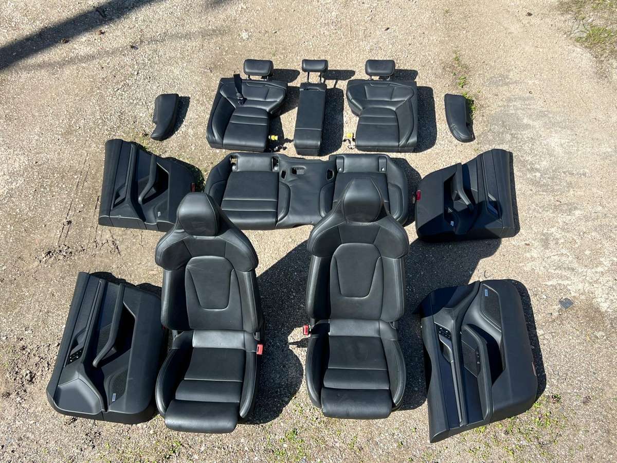 Porsche Taycan Kompelktinis salonas
