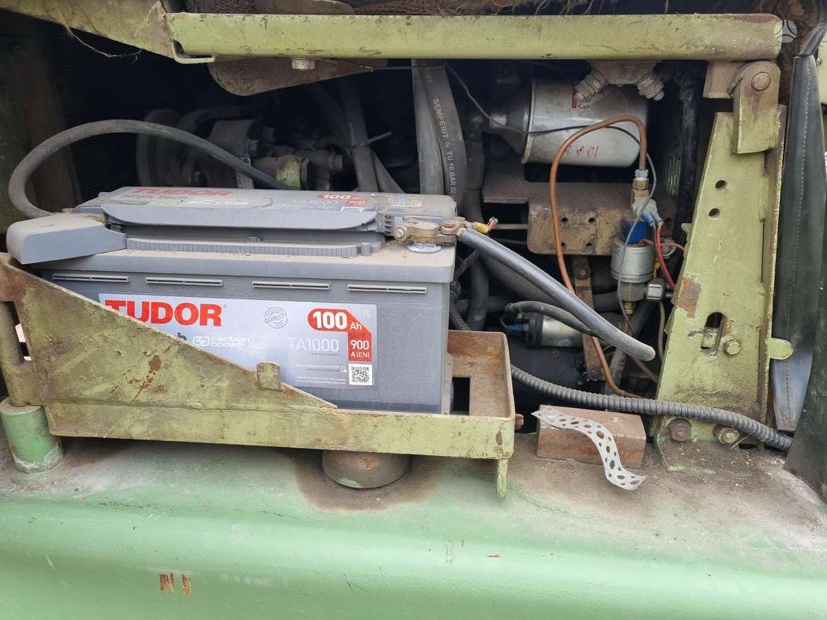 -Kita- Clark, self-propelled loaders