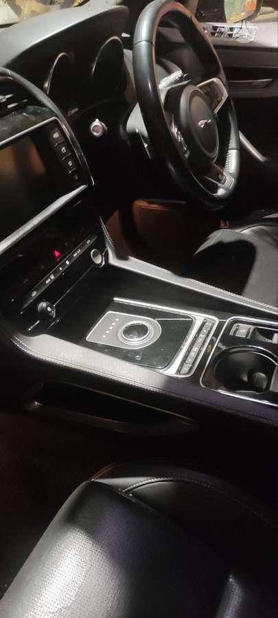 Jaguar F-Pace по частям