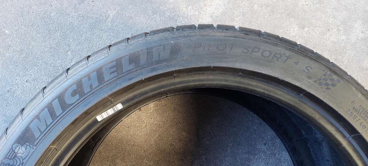 Michelin, vasaras 255/40 R19