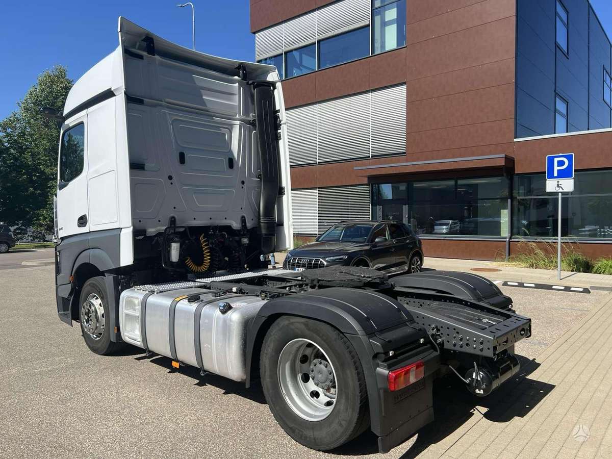 Mercedes-Benz Actros 1845 LS Big Space, double sleeper