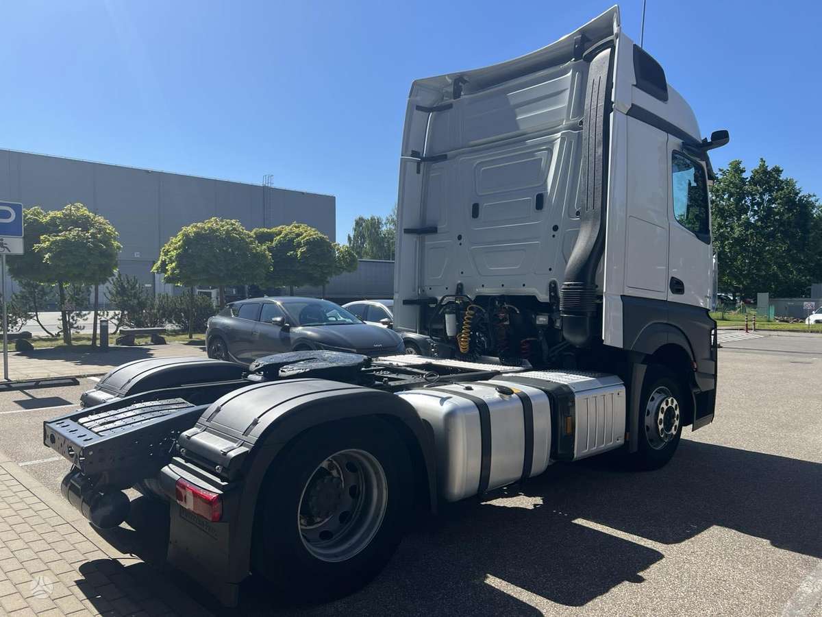 Mercedes-Benz Actros 1845 LS Big Space, double sleeper