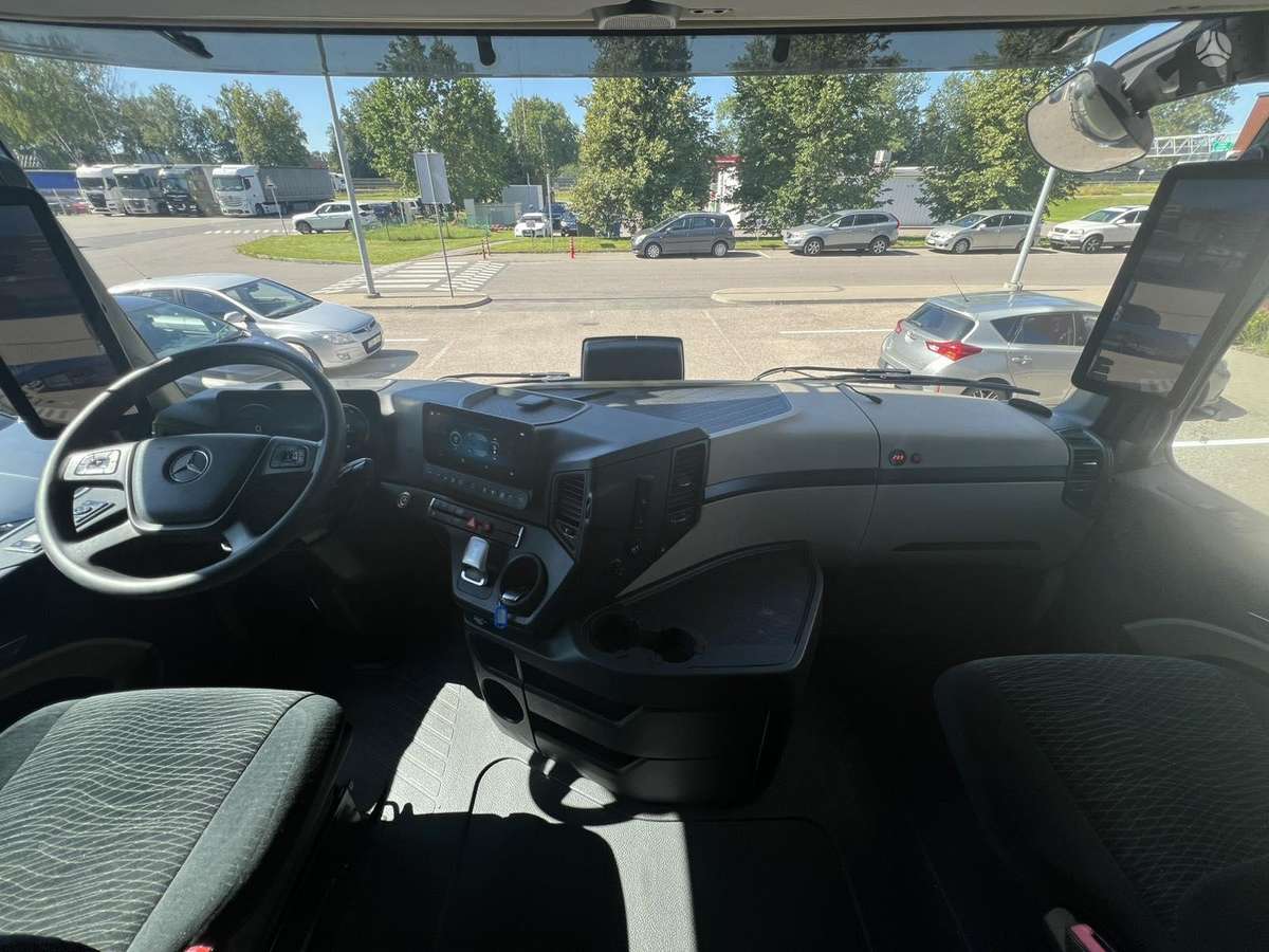 Mercedes-Benz Actros 1845 LS Big Space, double sleeper