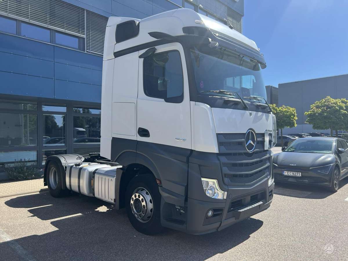 Mercedes-Benz Actros 1845 LS Big Space, double sleeper