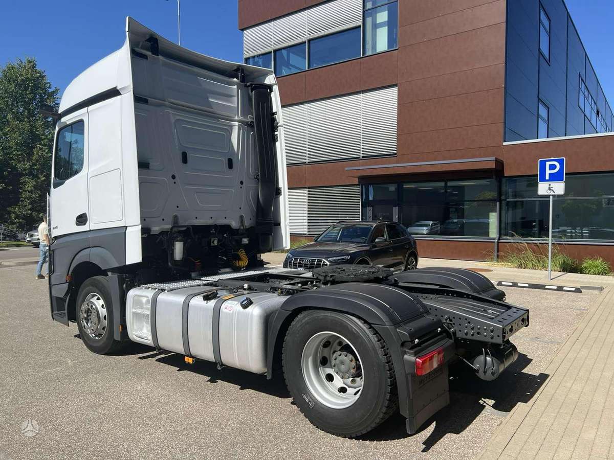 Mercedes-Benz Actros 1845 LS Big Space, double sleeper