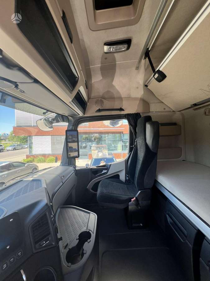 Mercedes-Benz Actros 1845 LS Big Space, double sleeper