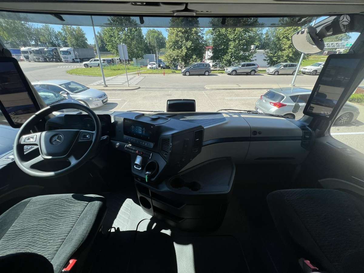 Mercedes-Benz Actros 1845 LS Big Space, double sleeper