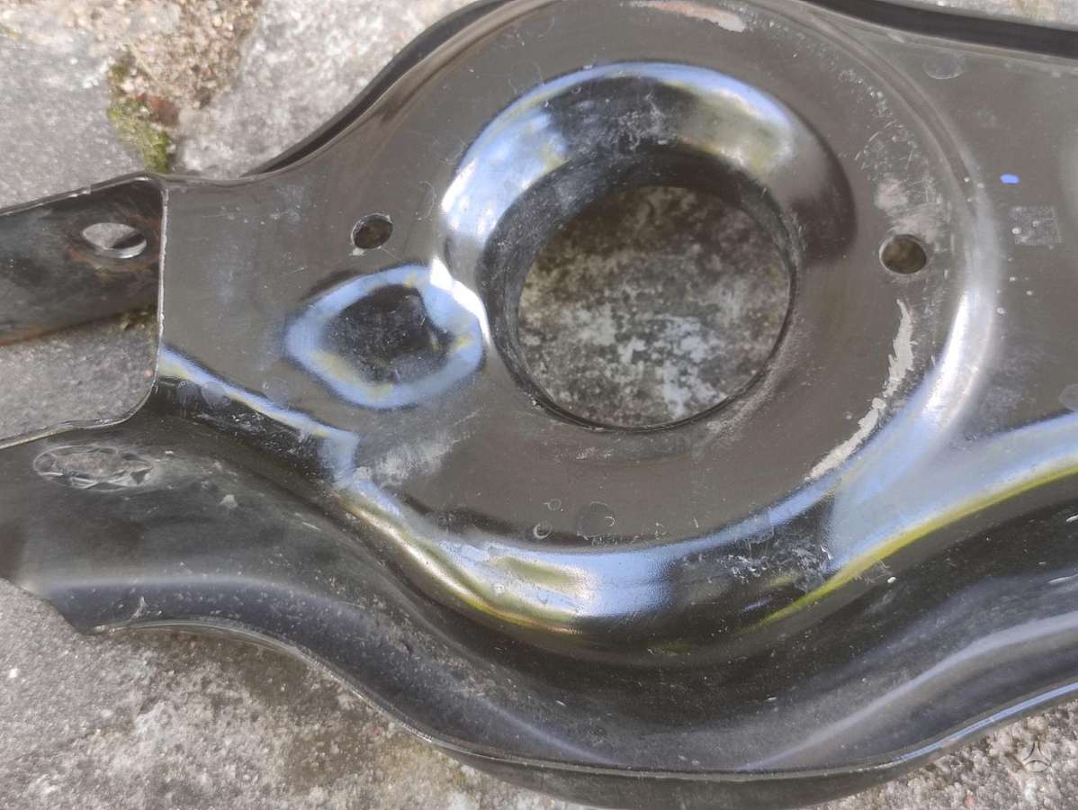 Tesla Model Y kėbulo dalys
