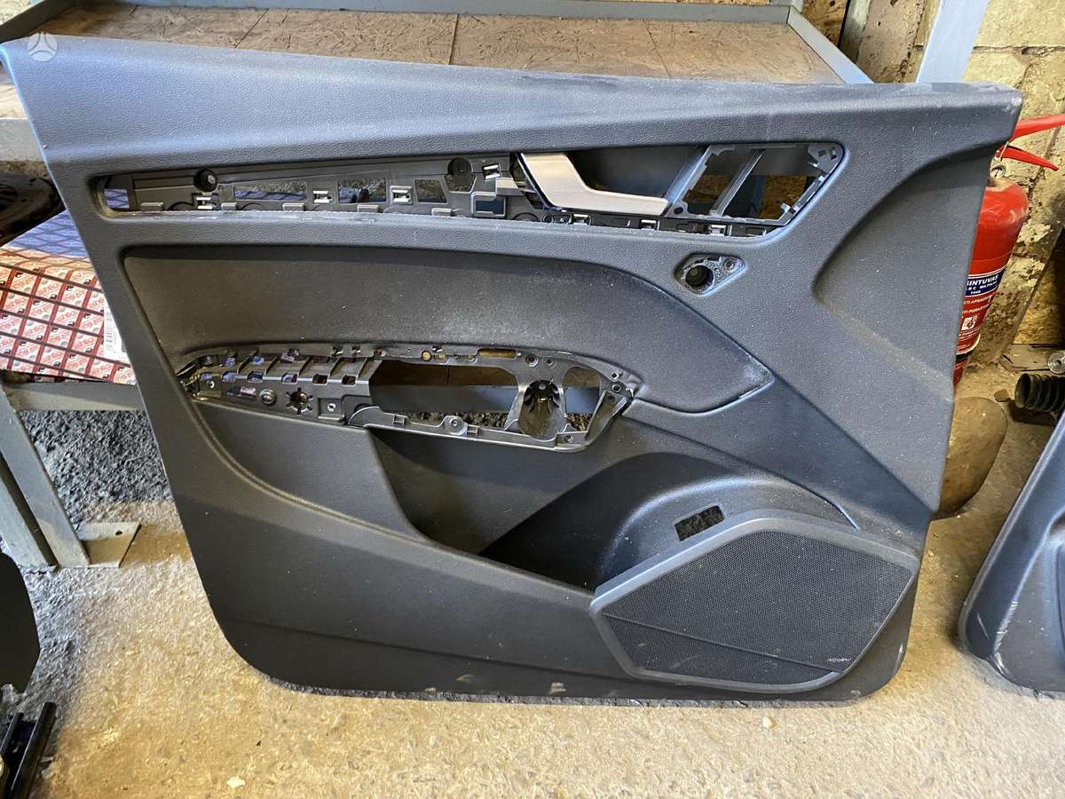 Audi Q5 durų apmušalai, sėdynės