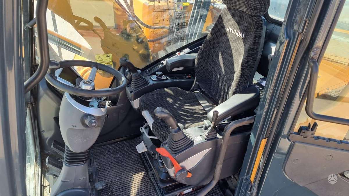 Hyundai HW 140, ekskavatoriai