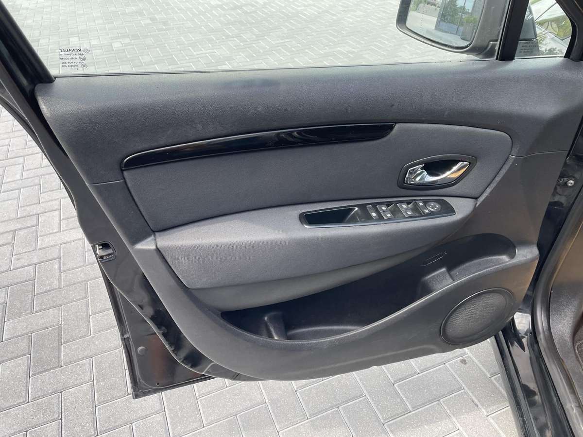 Renault Scenic 2013 — photo 16
