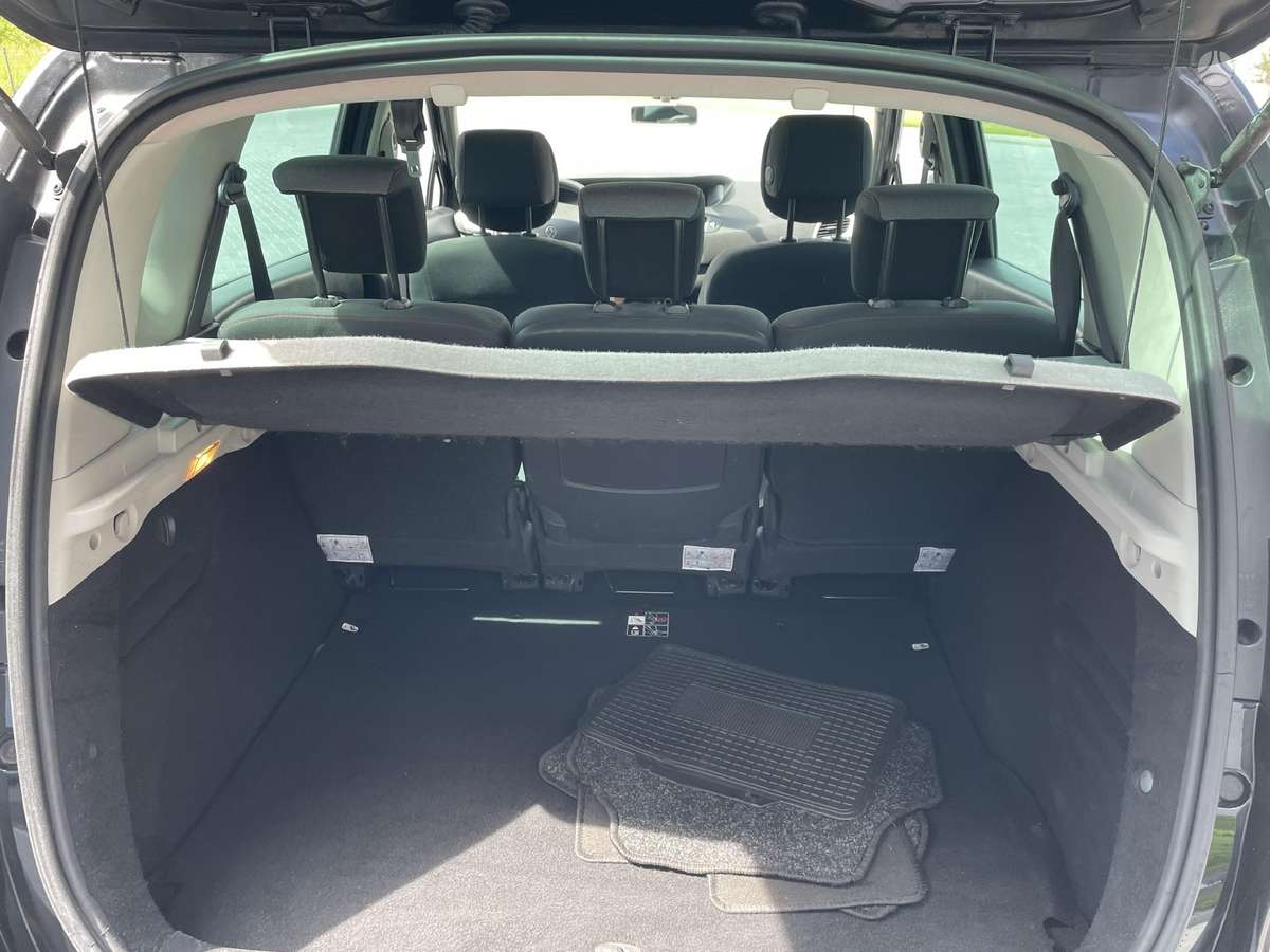 Renault Scenic 2013 — photo 18