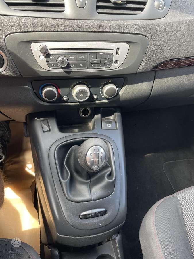 Renault Scenic 2013 — photo 22